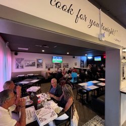 Fantini's Italian Restaurant featuring New Haven Style Apizza - Dining room.