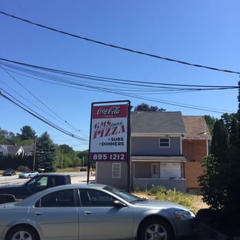 GMS Pizza - Parking is confusing and where the hell is the entrance?! - Pizza Near Me - Raymond, New Hampshire GMS Pizza - Parking is confusing and where the hell is the entrance?! - Pizza Near Me - Raymond, New Hampshire