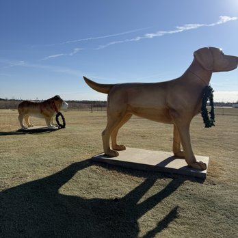 Oncue - Dog park statues - Gas Stations Near Me - Yukon, Oklahoma