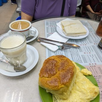 金鳳茶餐廳 - Breakfast for 2, Egg Sandwich, Ham Omelette, Milk tea - Hong Kong Style Cafe Near Me - Hong Kong, HK