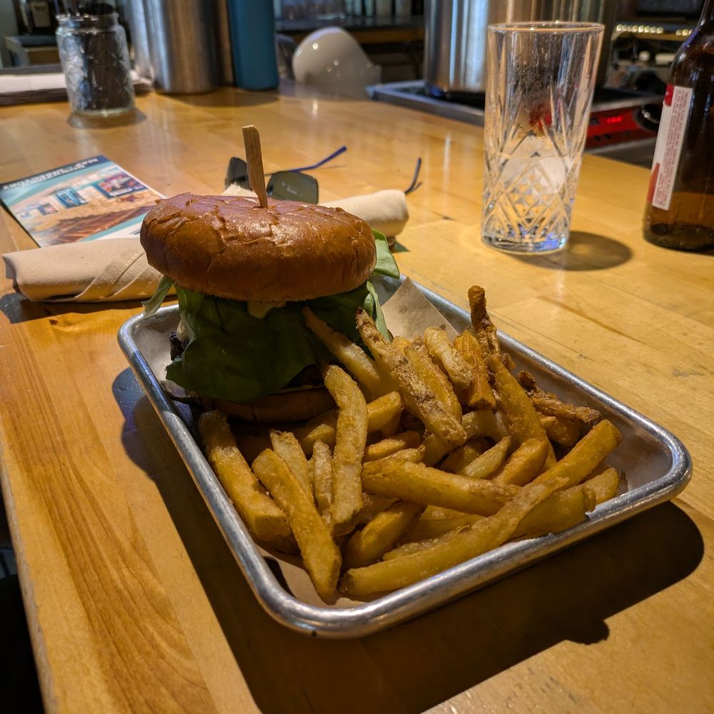 Creekhouse Kitchen & Bar - Hamburger with fries - New American Near Me - Wimberley, Texas Creekhouse Kitchen & Bar - Hamburger with fries - New American Near Me - Wimberley, Texas