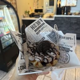 Cookie & Cream croffle Cookie & Cream croffle