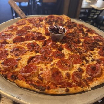 Rubicon Pizza Company - Pepperoni pizza, sausage pizza, olives on the side - New American Near Me - Truckee, California Rubicon Pizza Company - Pepperoni pizza, sausage pizza, olives on the side - New American Near Me - Truckee, California