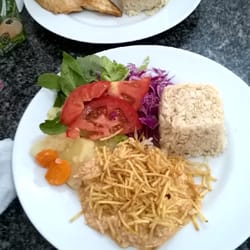 Casa do Pão sem Glúten - Prato do dia com fricassê de frango sem lactose e prato com grelhado de frango.