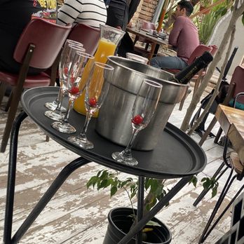 Roble de Raíz a la Mesa - Mimosas - Spanish Near Me - Rosarito, BCN Roble de Raíz a la Mesa - Mimosas - Spanish Near Me - Rosarito, BCN