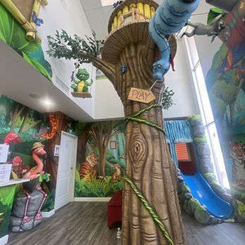 Little Kids Dentistry SG - Lobby - Pediatric Dentists Near Me - South Gate, California Little Kids Dentistry SG - Lobby - Pediatric Dentists Near Me - South Gate, California