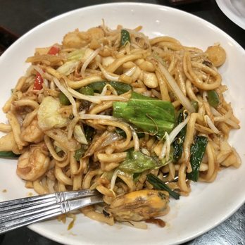iRestaurant - XO Sauce fried udon w/ seafood ($11.75) - Asian Fusion Near Me - Brooklyn, New York