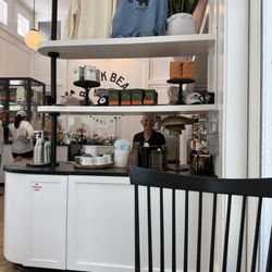 Black Bear Bread - Interior decor is pleasant.