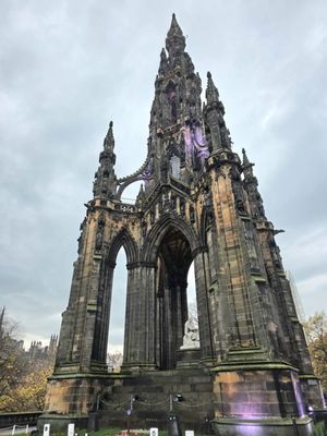 Scott Monument by null