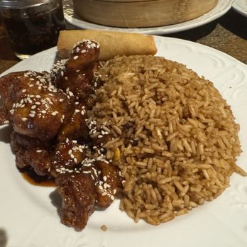 Fortune House - Sesame chicken lunch plate - Chinese Near Me - Dallas, Texas