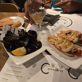 Ciutat Comtal - Mussels and prawns with calamari - Tapas Bars Near Me - Barcelona, B