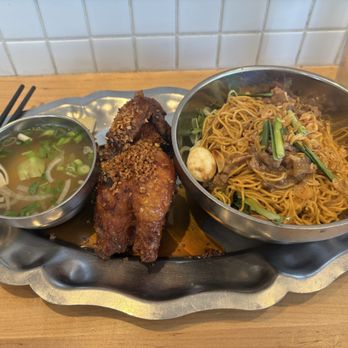 The Boat - Mi Tron - Vietnamese Near Me - Seattle, Washington