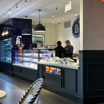 Paris Baguette - Bakeries Near Me - Monrovia, California