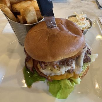 Franklin & Phoebe Brunchery - Smash triple burger - Breakfast & Brunch Near Me - Franklin Square, New York Franklin & Phoebe Brunchery - Smash triple burger - Breakfast & Brunch Near Me - Franklin Square, New York