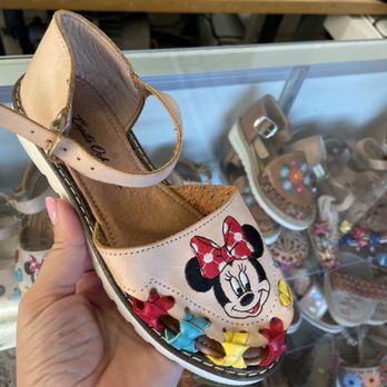 Rosa’s Alterations - Huarache - Sewing & Alterations Near Me - Hawaiian Gardens, California Rosa’s Alterations - Huarache - Sewing & Alterations Near Me - Hawaiian Gardens, California