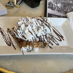 Wafels & Dinges - S'mores waffle