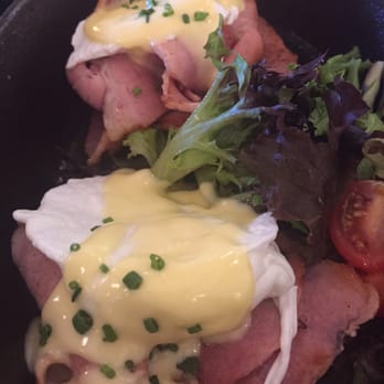 OAK Long Bar + Kitchen - Eggs Benedict - Bars Near Me - Boston, Massachusetts