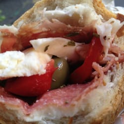 Alimentari Il Bocconcino - Prosciutto, salami, mozzarella, olives, tomatoes, oil olive.  Delicious.