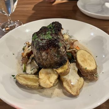 Willamette Valley Vineyards - Lake Oswego - Filet mignon - New American Near Me - Lake Oswego, Oregon Willamette Valley Vineyards - Lake Oswego - Filet mignon - New American Near Me - Lake Oswego, Oregon