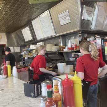 TNT's Snack Shop - Staffs are amazing here they are family to each other - Diners Near Me - Arlington Heights, Illinois