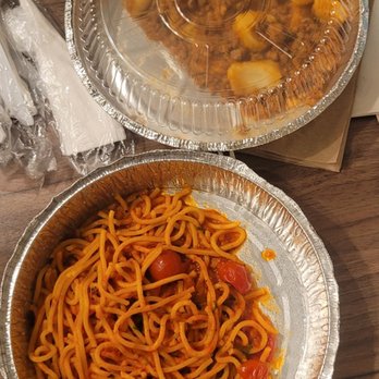 Mercato - Spaghetti Fatti In Casa Al Pomodoro Fresco and Gnocchi Al Ragu Di Manzo E Maiale - Italian Near Me - New York, New York