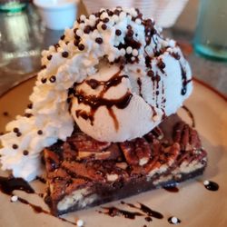 Cafe On Main - Maple pecan brownie a la mode