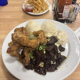 Mixed plate with tasty chicken and boneless kalbi Mixed plate with tasty chicken and boneless kalbi