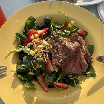 Marina Cafe - Summer salad with filet mignon - Italian Near Me - Staten Island, New York