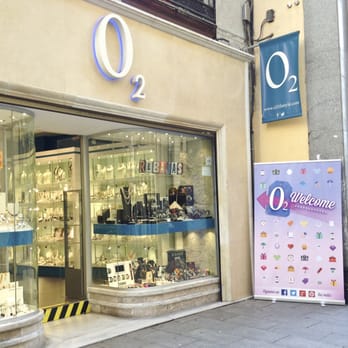 O2 - exterior de la entrada joyería - Hobby Shops Near Me - Madrid, M