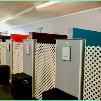 Bobbi's Barks And Bubbles - Some of our boarding suites. Cage free and decorated with a feel of home. 3 - Pet Groomers Near Me - Dothan, Alabama