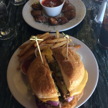 Gary’s Fine Dining - Largest burger of my life - Seafood Near Me - St. Louis, Missouri