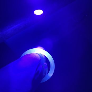Hon's Jewelry - Dyed jade reacts to the expert jade flashlight. - Jewelry Near Me - San Gabriel, California Hon's Jewelry - Dyed jade reacts to the expert jade flashlight. - Jewelry Near Me - San Gabriel, California