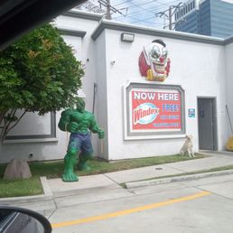 Killer clown & the Hulk are just two of many characters here to greet you while you get your car washed.
