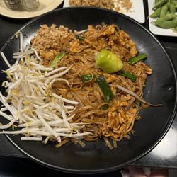 Sakura - Pad Thai with chicken
