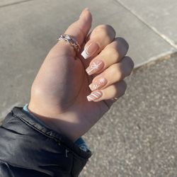 DS Nails & Spa - Nails by Mia
