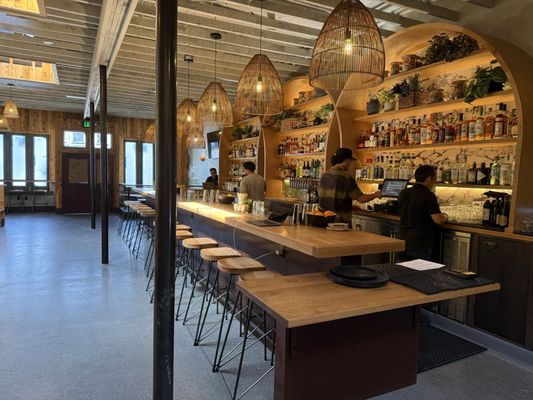Bar Darling by null