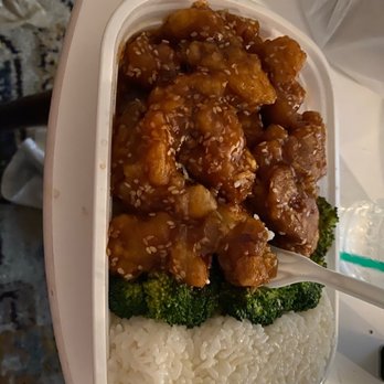 Beansprout Chinese Restaurant - Sesame chicken - Chinese Near Me - Raleigh, North Carolina
