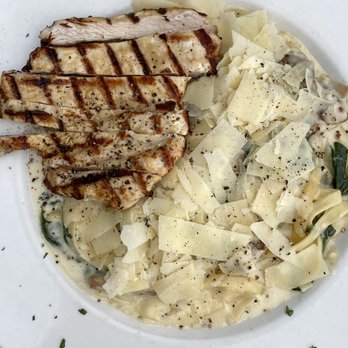 Mendocino Cafe - Pasta Florentine - Cafes Near Me - Mendocino, California