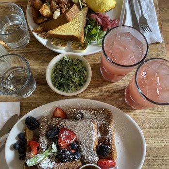 Peaches - Granola Crusted French Toast, Creamed Spinach, Sausage Omelette, brownstone punch x2 - Southern Near Me - Brooklyn, New York Peaches - Granola Crusted French Toast, Creamed Spinach, Sausage Omelette, brownstone punch x2 - Southern Near Me - Brooklyn, New York