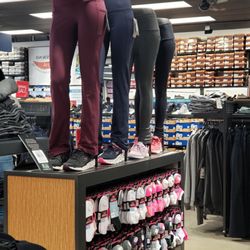 SKECHERS Warehouse Outlet