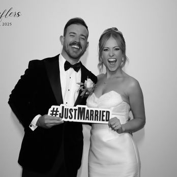 Armani Entertainment - black and white glam photo booth - DJs Near Me - Warrington, Pennsylvania