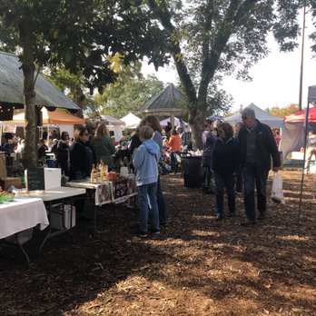 Covington Farmers Market - a large group of people - Farmers Market Near Me - Covington, Louisiana Covington Farmers Market - a large group of people - Farmers Market Near Me - Covington, Louisiana