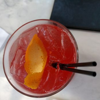 82 Queen - Hogtail drink - Southern Near Me - Charleston, South Carolina