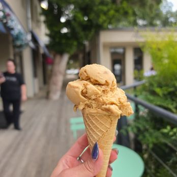 Black+White Modern Creamery - Ice Cream & Frozen Yogurt Near Me - San Antonio, Texas