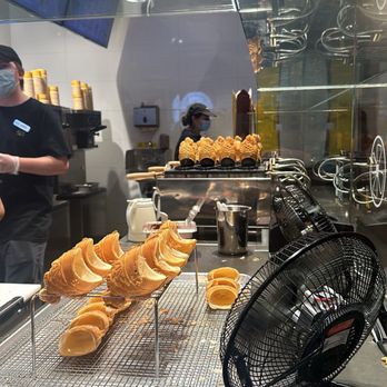Somisomi - [BEHIND THE COUNTER] Signature goldfish-shaped waffle cones & you can get them stuffed! - Ice Cream & Frozen Yogurt Near Me - Fullerton, California