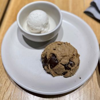 True Food Kitchen - Chocolate chip cookie and ice cream - Vegetarian Near Me - Bethesda, Maryland True Food Kitchen - Chocolate chip cookie and ice cream - Vegetarian Near Me - Bethesda, Maryland