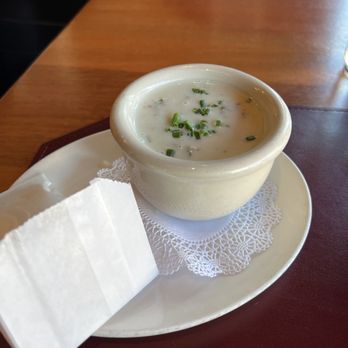 Max's Oyster Bar - American Near Me - West Hartford, Connecticut