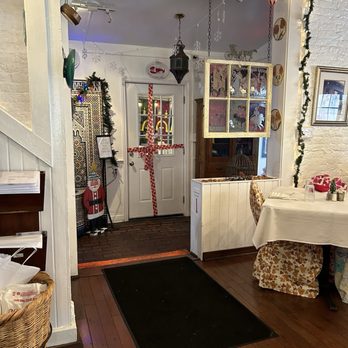 Omar's Carriage House - Inside - New American Near Me - Norfolk, Virginia Omar's Carriage House - Inside - New American Near Me - Norfolk, Virginia