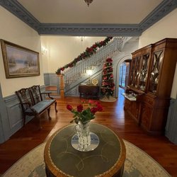 Shady Oaks Farm - Entry room and stairs to go up for more rooms.