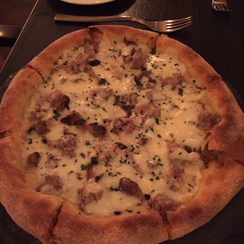 CIAK - In The Kitchen - Sausage and mushroom pizza, so good! - Italian Near Me - Hong Kong, HK